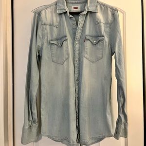 Men’s Levi’s button up